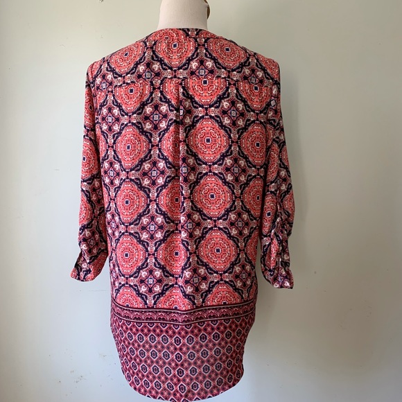 Pink Rose Top. Split neck, button tab sleeves. - Picture 5 of 10